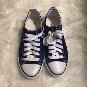 Like new tennis shoes